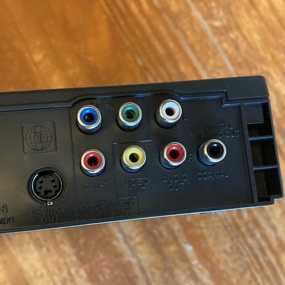 Magnavox DVD player- Model MDV2100 - Picture 4 of 6